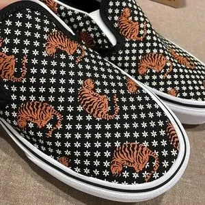 【Vans】Classic Slip-On Tiger Floral Shoe s-l1200.jpg